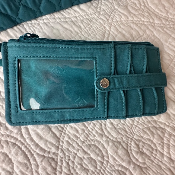 Vera Bradley Ultimate Card Case Forever Green NWOT - Picture 2 of 5